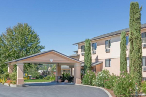  Super 8 by Wyndham Grants Pass  Грант-Пасс